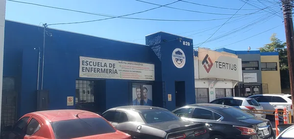 Fachada de la Escuela de Enfermería UNIVERSITAS en Mexicali