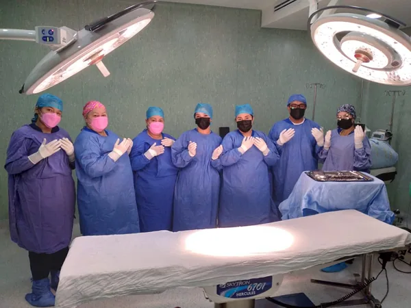 Prácticas en quirófano con equipo completo