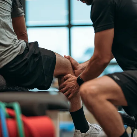 Estudiantes de Fisioterapia y Rehabilitación en práctica